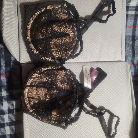 Lace Black and Tan Bra - Picture 2 of 6